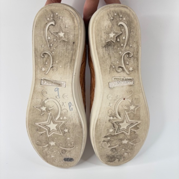 Sundance Tooled Vegan Leather Flats 38 Slip On Loafers Cognac Brown Preppy Fall - Picture 7 of 10